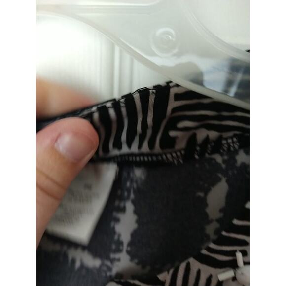 $ Alfred Dunner PS Black White Plaid V Neck Slit Side Blouse - Picture 5 of 9